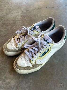 adidas Vintage Style Continental 80 Vulc White Green Accent Low-Top Sneakers